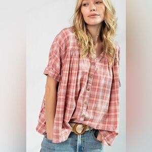 Easel Peach & Beige Plaid Frayed Loose Fit Med Short Sleeve Blouse.       3188